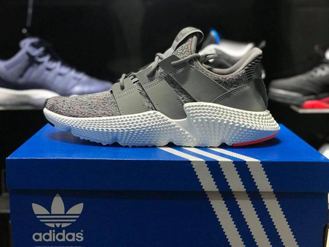 Cách check mã vạch giày Adidas để phân biệt hàng chính hãng và fake